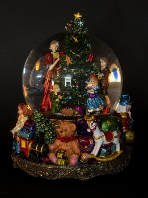 Kula wodna 15cm ze scenką LED, wirujący śnieg, pozytywka (131598)
