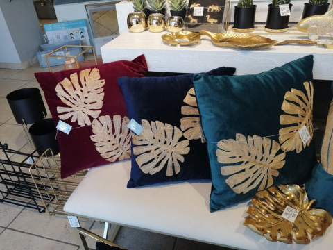 Poduszka welurowa bordowa ze złotymi liśćmi 45*45cm (8319)-20%