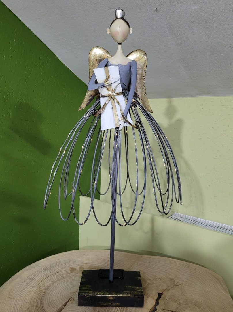 Anioł metalowy 72cm z prezentem spódnica LED (NB0288)