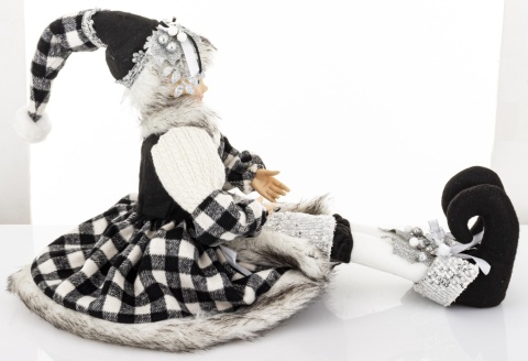 Elf siedzący w płaszczu w kratę (174416)