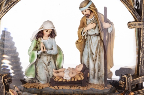 Szopka z kulą wodną LED z kolędą wirujący brokat (181293)