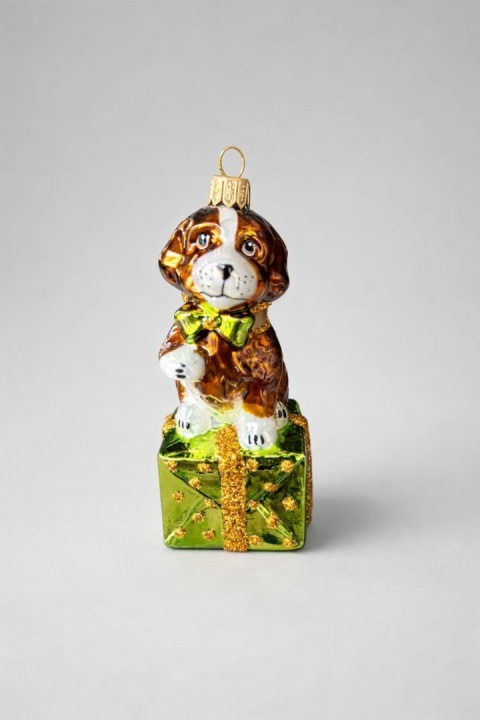 Shaped ornament: Dog on a gift (268) SZ