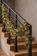 Garland 150cm mix of green branches, navy blue fruits and pine cones (CV37396)