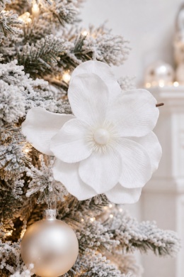 Magnolia on a peak, white velvet, white brocade (CV34196-1)
