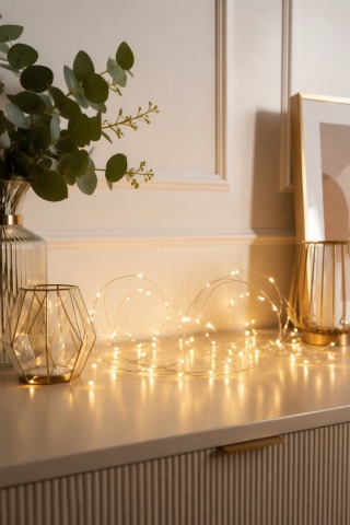 Lampki na druciku 20LED białe ciepłe 95cm na baterie (AX9731400)